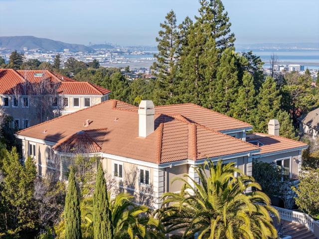 2496 Butternut Drive, Hillsborough CA: https://media.crmls.org/mediaz/c5819f94-a1d4-4d16-ad45-9b718a59badb.jpg