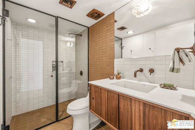 695 N Camino Real, Palm Springs CA: https://media.crmls.org/mediaz/c581f357-0fd3-4fd5-873e-b6e4f71c121f.jpg