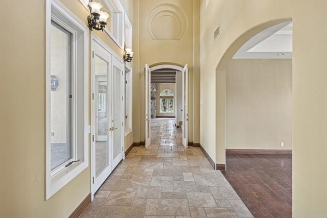431 Flores de Oro, Rancho Santa Fe CA: https://media.crmls.org/mediaz/c5822a63-8e44-438b-abcf-346c26750567.jpg