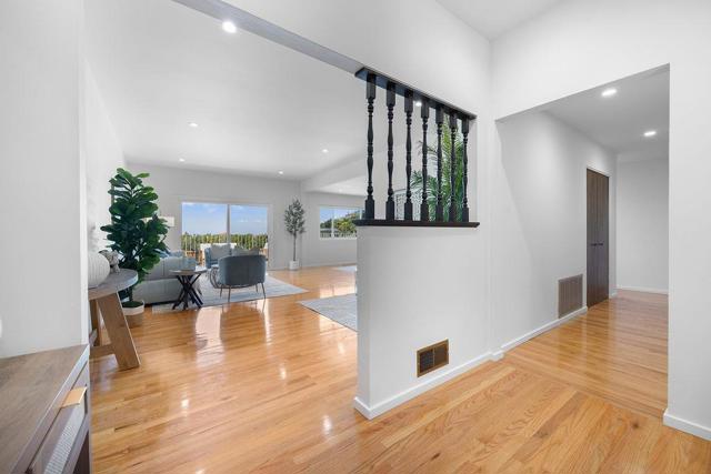 818 Clearfield Drive, Millbrae CA: https://media.crmls.org/mediaz/c582444e-6206-4765-a3a8-a30bcd235b44.jpg