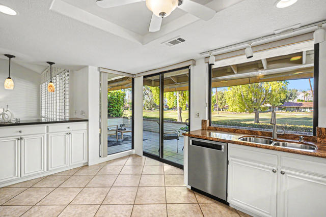 239 Santa Barbara Circle, Palm Desert, CA 92260