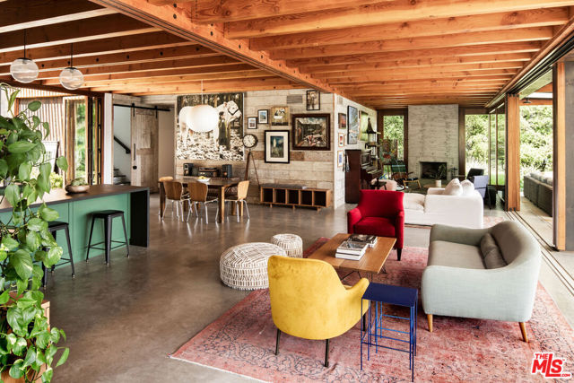 22575 Monte Vista Drive, Topanga CA: https://media.crmls.org/mediaz/c582612a-24fd-41b1-8f8a-20a8df0d6e6c.jpg