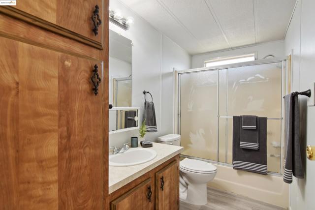 301 Alcott Ct, Bethel Island CA: https://media.crmls.org/mediaz/c582eb02-caa1-42e0-9379-3a81e7c9d302.jpg