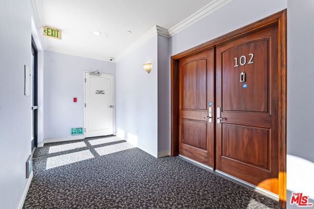 4848 Wilshire Boulevard, Los Angeles CA: https://media.crmls.org/mediaz/c582efc8-dc4c-4c85-98ab-9bc58d9e57d3.jpg