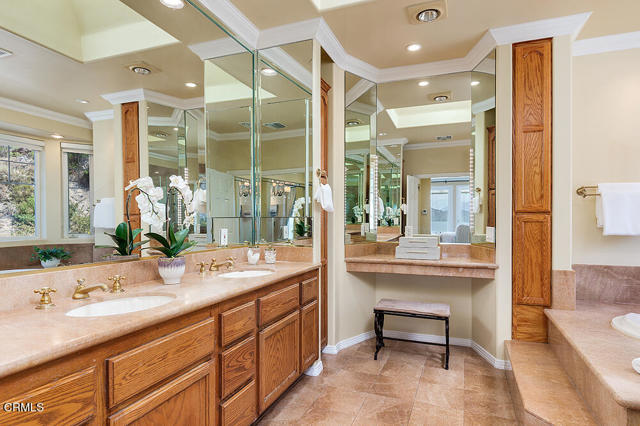 Detail Gallery Image 44 of 50 For 3422 Esperanza Ter, Glendale,  CA 91208 - 5 Beds | 5 Baths