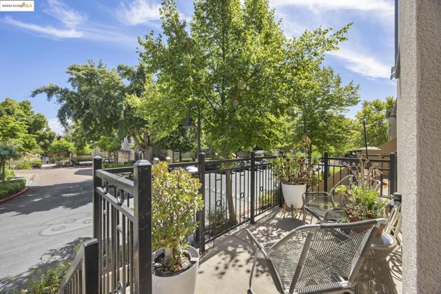 8892 Bellina Commons, Dublin CA: https://media.crmls.org/mediaz/c5838d29-09cb-4a0d-b48e-48b3558f77dd.jpg