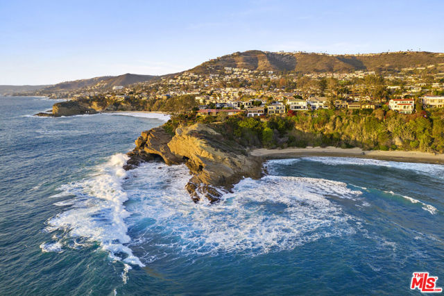 11 S Callecita, Laguna Beach CA: https://media.crmls.org/mediaz/c5841bbb-b778-447f-a5c2-1987c56ea80d.jpg