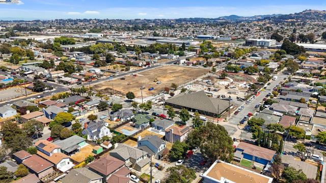 515 Alamo Ave, Richmond CA: https://media.crmls.org/mediaz/c584929f-e3ad-4f1c-b710-8bd13695cba3.jpg