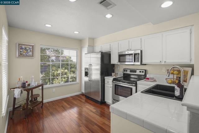 764 Steffa St, Bay Point CA: https://media.crmls.org/mediaz/c586651c-ab68-428a-98f5-d0896f8416ab.jpg