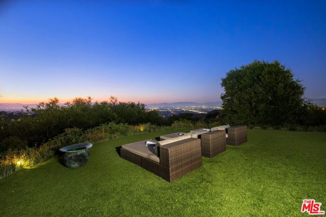 3396 Stone Ridge Lane, Los Angeles CA: https://media.crmls.org/mediaz/c586850c-2842-4d3c-8bd4-339a8228ab88.jpg