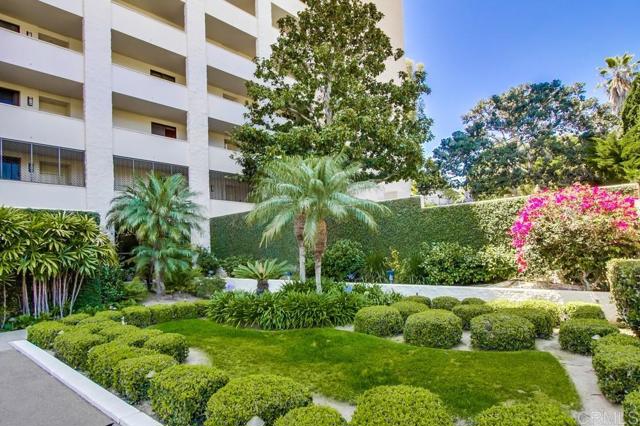 2500 Torrey Pines Rd, La Jolla CA: https://media.crmls.org/mediaz/c5868a2a-8888-445c-98f3-bef2449a1ed9.jpg