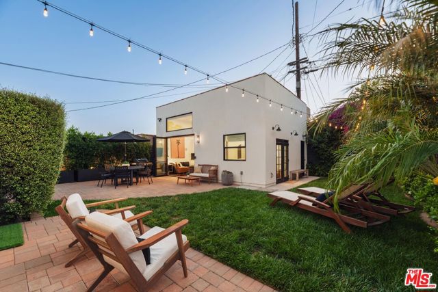 1225 S Cloverdale Avenue, Los Angeles CA: https://media.crmls.org/mediaz/c586a918-d63d-4c5b-ac1d-31cb83dc6d7f.jpg