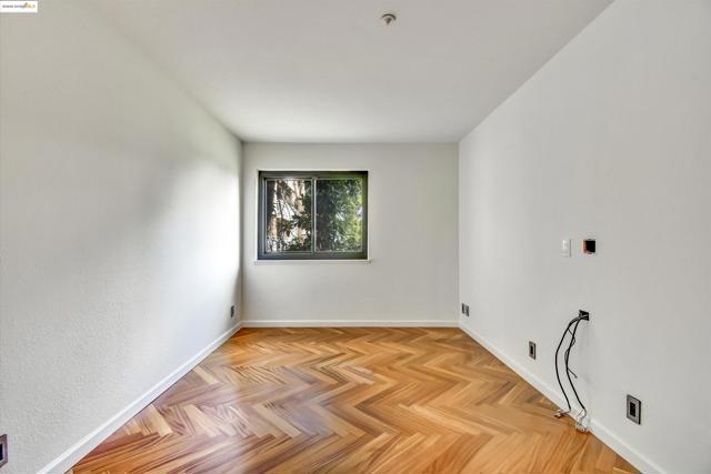 805 Red Leaf Court, San Francisco CA: https://media.crmls.org/mediaz/c5873ae1-c38a-46d9-b0b0-21f6d1960af3.jpg