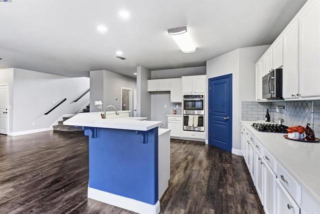 5512 Sagehen Ct, Loomis CA: https://media.crmls.org/mediaz/c5876a6e-f9b1-40e5-b745-230e40aeaed4.jpg