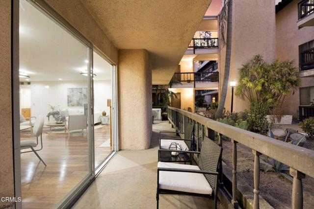 1127 E Del Mar Boulevard, Pasadena CA: https://media.crmls.org/mediaz/c587730a-ad9f-46e4-be7c-9edbbf31bd54.jpg