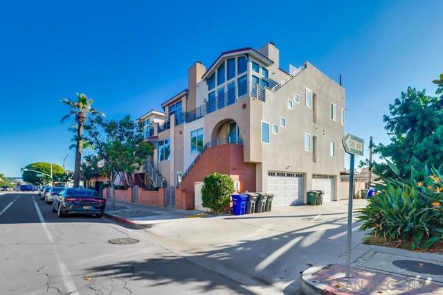 1016 1st St, Coronado CA: https://media.crmls.org/mediaz/c5882bec-1ea5-42e9-aa94-d1e6ee152cad.jpg