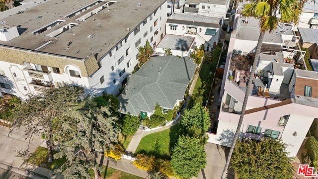 1027 12th Street, Santa Monica CA: https://media.crmls.org/mediaz/c588bb25-a81d-4ffb-9ba7-72f4f09aba9c.jpg
