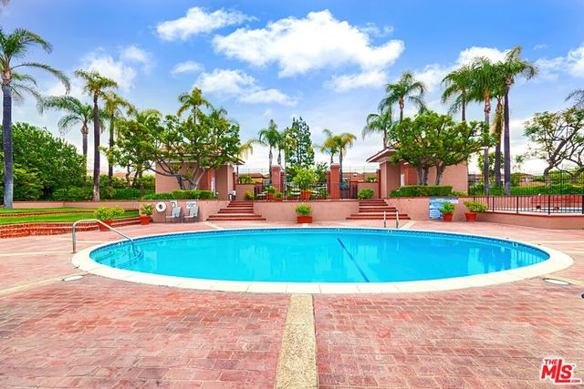 2322 Canyonback Road, Los Angeles CA: https://media.crmls.org/mediaz/c5891fe3-bd62-4201-904f-2767a7eaefe6.jpg