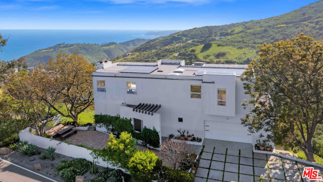 2727 Corral Canyon Road, Malibu CA: https://media.crmls.org/mediaz/c589a23e-f034-471a-b9a2-8f6b65564735.jpg
