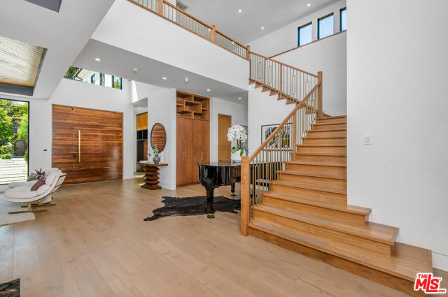 4544 Woodley Avenue, Encino CA: https://media.crmls.org/mediaz/c589f4e9-e2e1-4f6b-a573-03b0878696ff.jpg