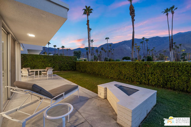 2723 S Kings Road, Palm Springs CA: https://media.crmls.org/mediaz/c58a3df2-fddb-4dc3-b4f9-7365a50883ec.jpg