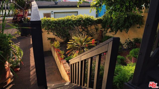 7505 Rindge Avenue photo 5
