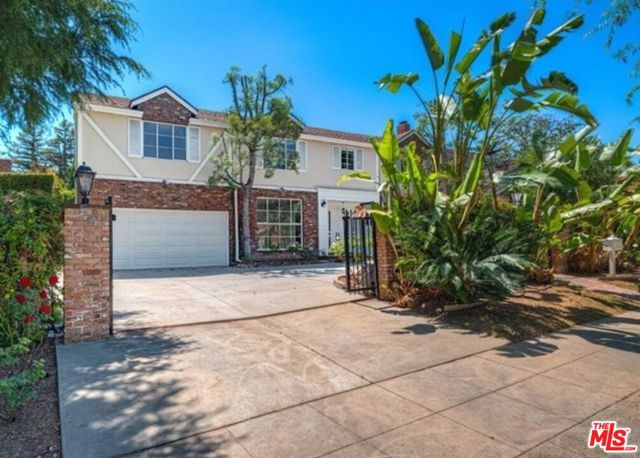 517 N Elm Drive, Beverly Hills CA: https://media.crmls.org/mediaz/c58a5c28-2b31-483b-87a4-80effd46c161.jpg