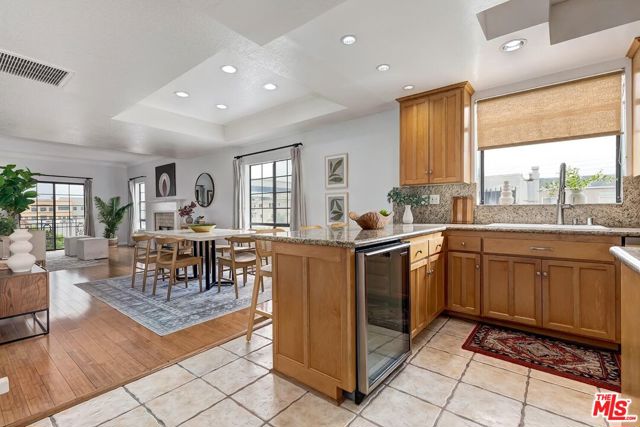 11827 Goshen Avenue, Los Angeles CA: https://media.crmls.org/mediaz/c58a67c2-33ca-40b3-9b04-1301a70d7e4c.jpg