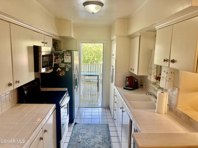 1542 Riverside Drive, Glendale CA: https://media.crmls.org/mediaz/c58b8d10-04e2-4c3e-9c38-0c7bca470801.jpg