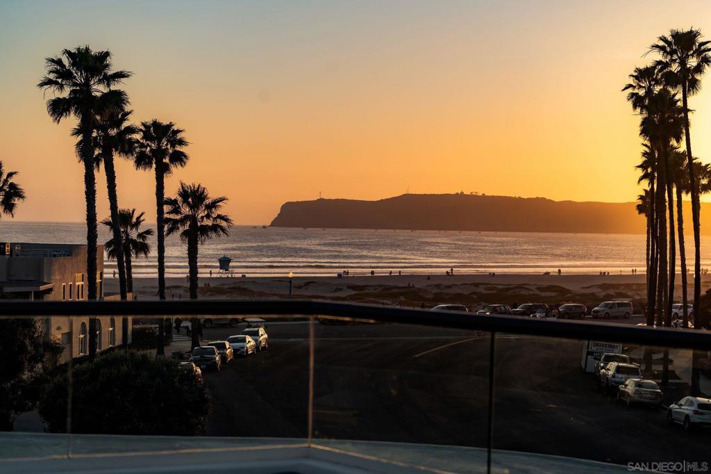 https://media.crmls.org/mediaz/c58c0bc9-627c-44f4-931c-cce17c7b43b4.jpg?preset=X-Large