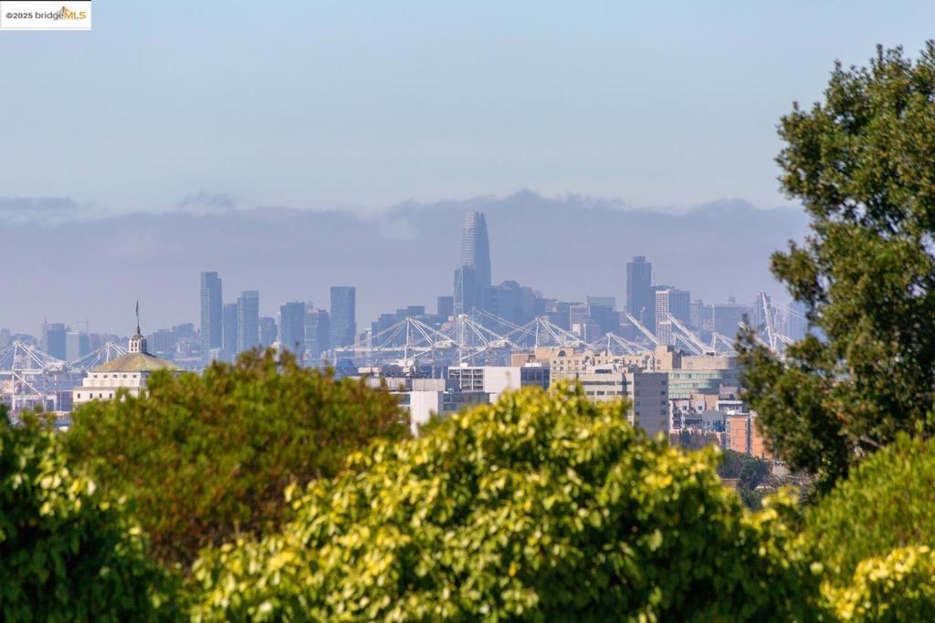 https://media.crmls.org/mediaz/c58c168c-c88f-4c6b-989b-0df21f1c5c86.jpg?preset=X-Large