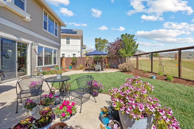9779 Reimers Way, Dublin CA: https://media.crmls.org/mediaz/c58c36b8-ab15-4499-9cc0-44b08dcaffc7.jpg