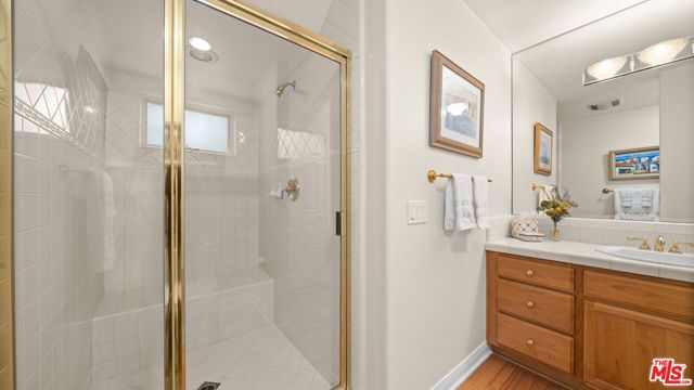 219 Baybrook Court, Lake Sherwood CA: https://media.crmls.org/mediaz/c58d06f4-1c07-4e7e-9b05-b4d196dc0a67.jpg