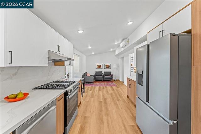 5169 Concord Blvd, Concord CA: https://media.crmls.org/mediaz/c58e506a-5924-44bd-b6c3-4560bf6074dd.jpg