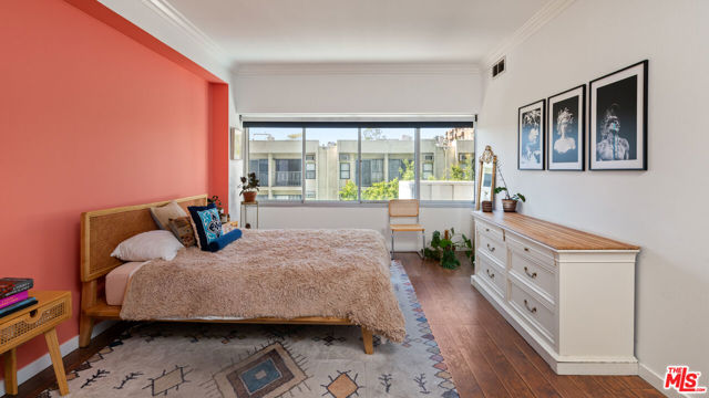 7135 Hollywood Boulevard, Los Angeles CA: https://media.crmls.org/mediaz/c58e5654-6492-4d5e-9c6e-a9bea8706ace.jpg