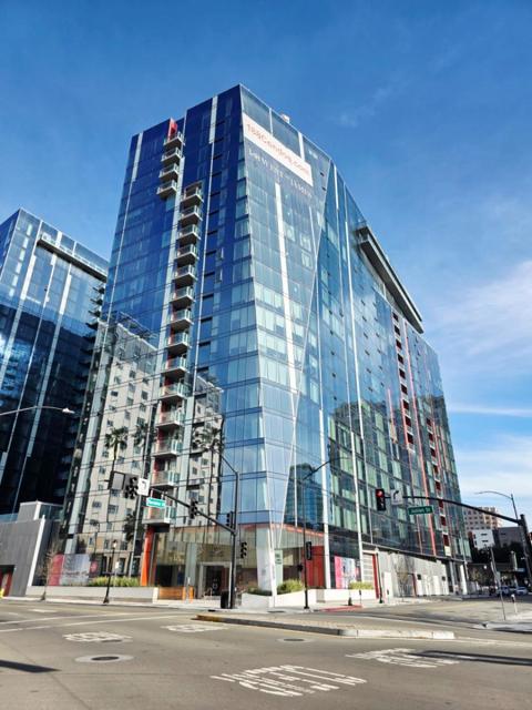 188 W Saint James Street, San Jose CA: https://media.crmls.org/mediaz/c58e8297-fa71-46cf-807a-69b73b6e475e.jpg