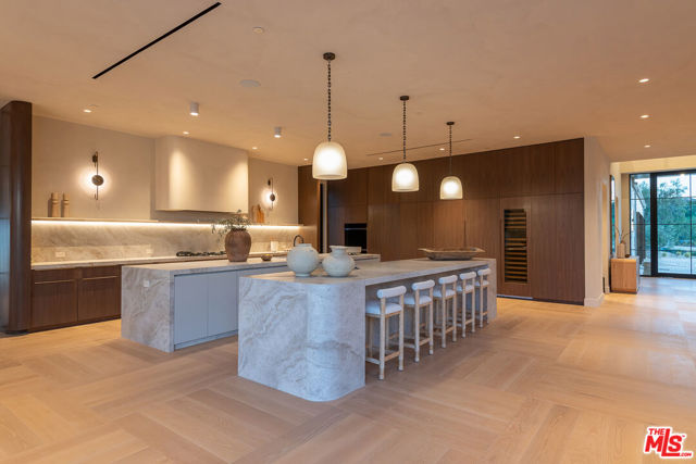 24172 Lupin Hill Road, Hidden Hills CA: https://media.crmls.org/mediaz/c58f3e0a-51c0-4d68-8821-9869e2fba196.jpg