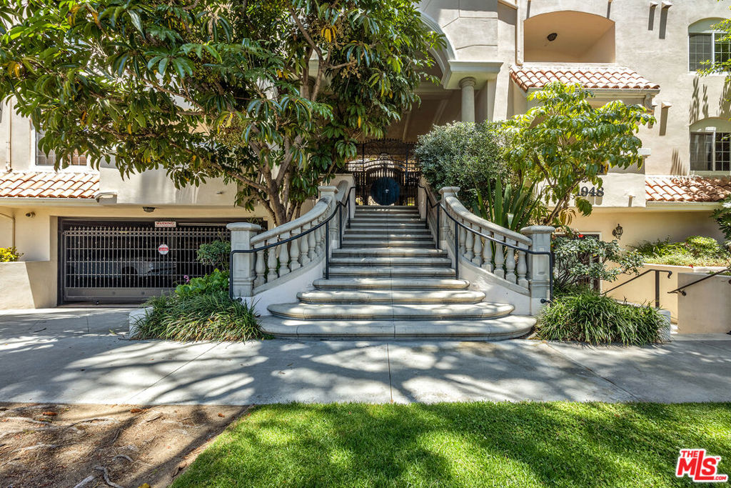 1948 Malcolm Avenue #402