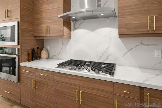 3780 32nd St, San Diego CA: https://media.crmls.org/mediaz/c58fd4c5-c6f9-4283-87dd-80cb2f132a0d.jpg