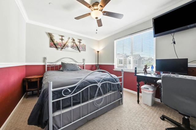 160 Sarafina Way, Gilroy CA: https://media.crmls.org/mediaz/c5900c14-561a-4bd0-80f2-0f5d0aea0e37.jpg