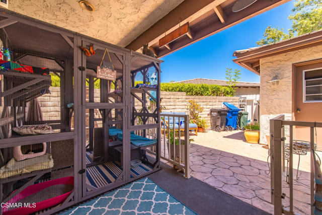 1122 Canterford Circle, Westlake Village CA: https://media.crmls.org/mediaz/c5901b44-393f-4348-8e80-d9d30a3e5826.jpg