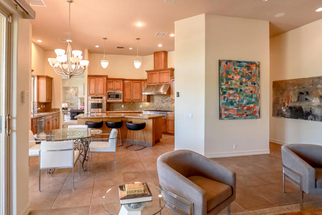 16 Villaggio Place, Rancho Mirage CA: https://media.crmls.org/mediaz/c5905306-a091-4ecb-ab2b-83460917a85f.jpg