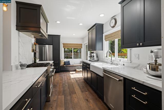 2716 W Newell Ave, Lafayette CA: https://media.crmls.org/mediaz/c5919664-d2d8-4530-9afe-93420dc48338.jpg