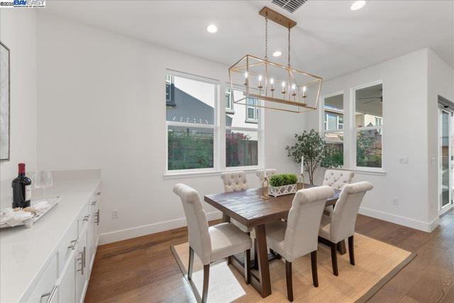 4058 Chalk Hill Way, Dublin CA: https://media.crmls.org/mediaz/c592506f-6786-4d2d-aa01-30bb3ff19166.jpg