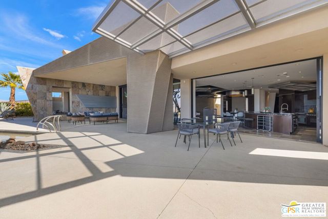 25 Sierra Vista Drive, Rancho Mirage CA: https://media.crmls.org/mediaz/c5925f19-3d7c-4374-8e78-2cfb869c7be4.jpg