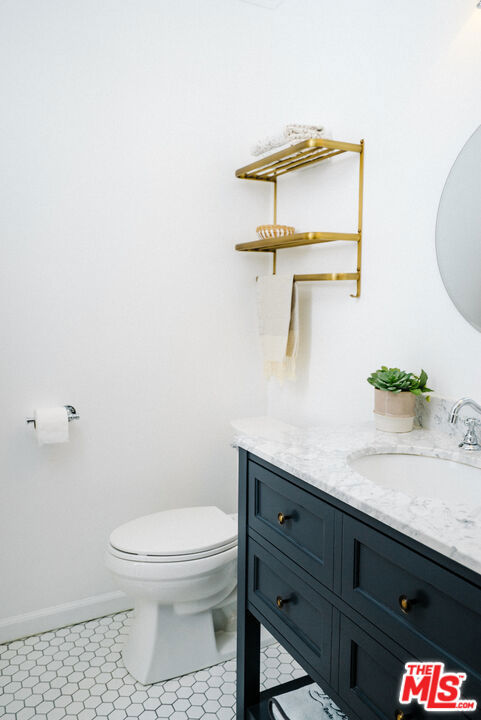 1242 S Barrington Avenue, Los Angeles CA: https://media.crmls.org/mediaz/c59305e9-10f0-4e62-91be-49c2c6be0da1.jpg