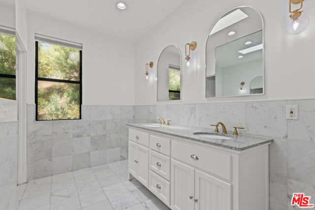 2646 Rinconia Drive, Los Angeles CA: https://media.crmls.org/mediaz/c5935710-245d-4024-b3df-aab0a770fd3d.jpg