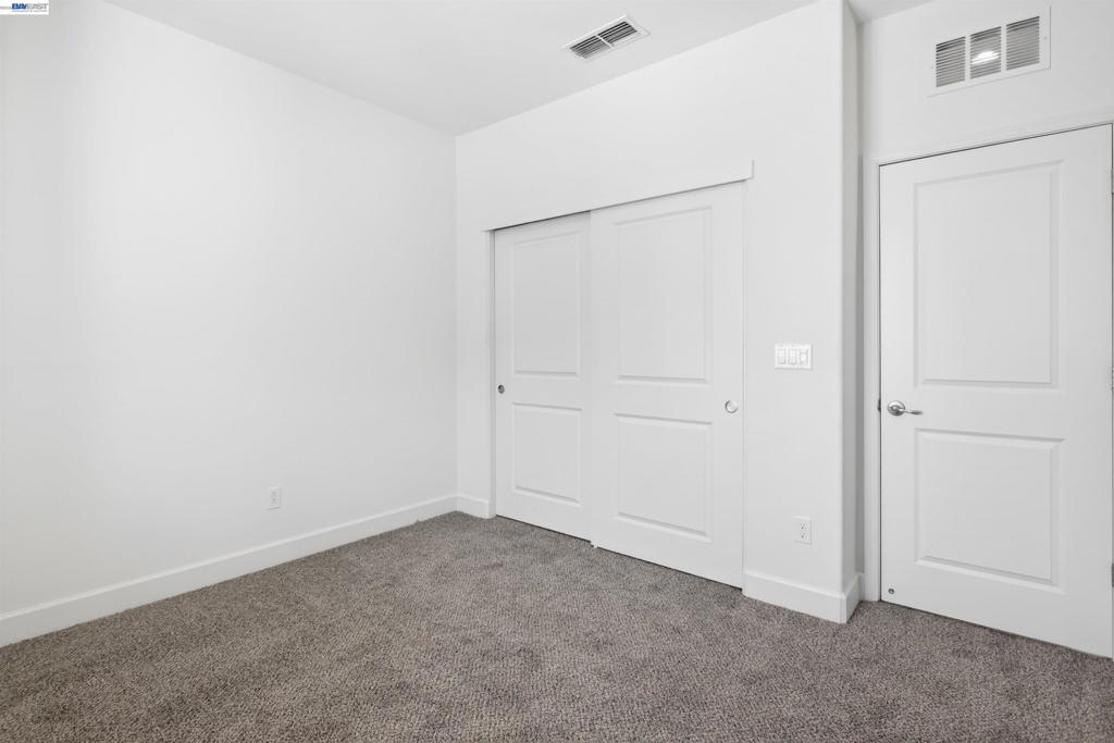 https://media.crmls.org/mediaz/c5937efb-cba6-467c-94d4-edc4ba2ebb61.jpg?preset=X-Large