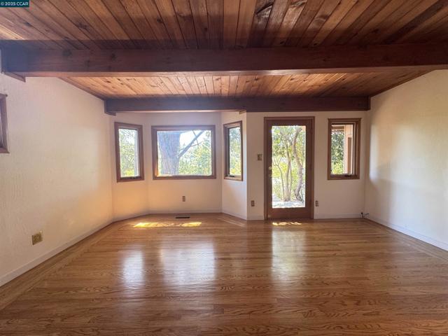 919 Janet Ln, Lafayette CA: https://media.crmls.org/mediaz/c593ad2a-01d1-4406-9c30-f1bc175e5baa.jpg