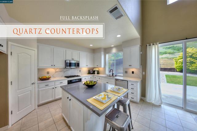2927 Carlingford Ln, Vallejo CA: https://media.crmls.org/mediaz/c59404fe-eab0-428b-b061-8e5638bcb438.jpg